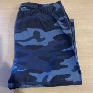 Girls gap blue camouflage leggings. Size 10/12.